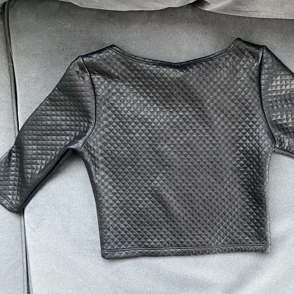 Quilted faux leather long crop top - Picture 3 of 8